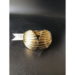 Golden Clam Shell Bracelet Bangle Cruise Club NWT Nautical Seaside Ocean